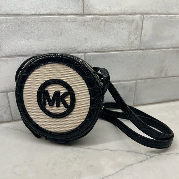 Michael Kors Black and Cream canteen crossbody - Picture 1 of 6